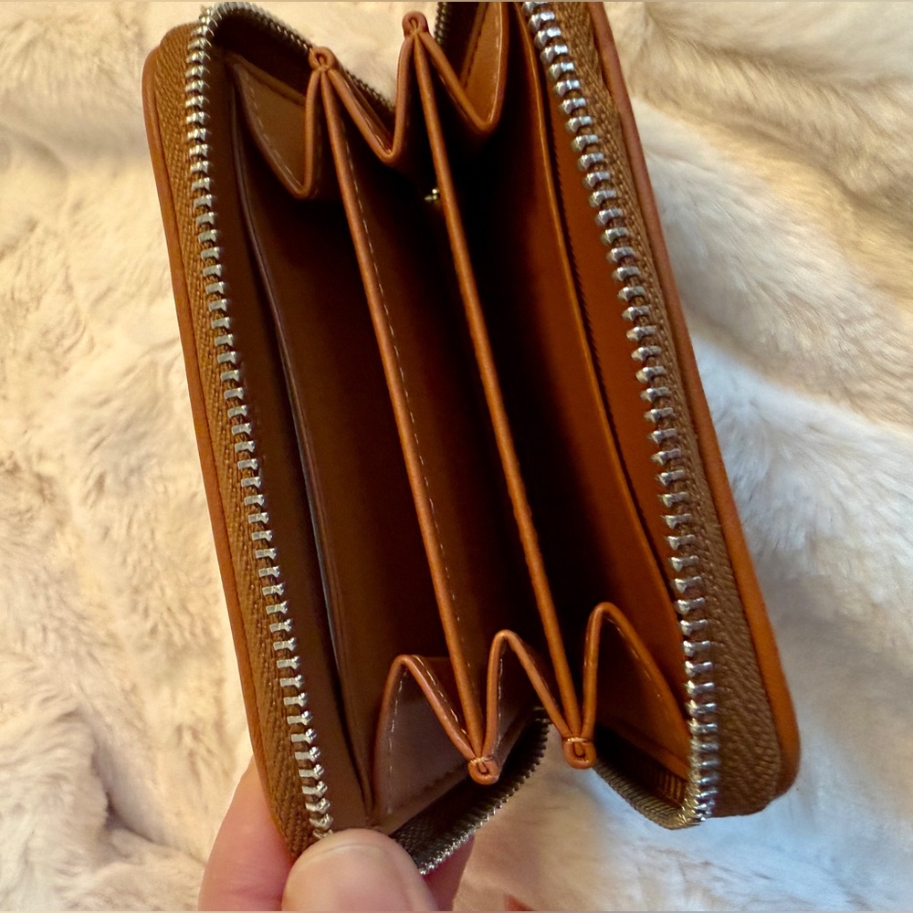 Like New Coach crystal jacquard zip around card case wallet - Picture 5 of 6